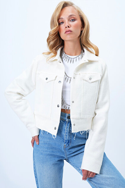 Trend Alaçatı Stili Ekru İçi Astarlı Cep Kapaklı Crop Tweed Ceket