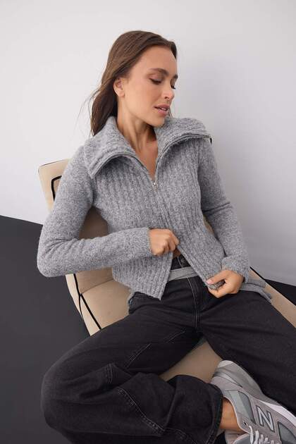 Wardrobe Essentials Dark Gray Wool-Blend Fuzzy Yarn Zipper Crop Knitwear Cardigan Twoaw26Hi00149