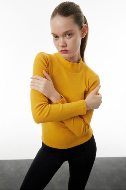 Mustard Yellow Half Turtleneck Basic Camisole Long Sleeve Body