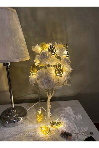 شجرة مضيئة بفوانيس رمضان بألوان LED متحركة