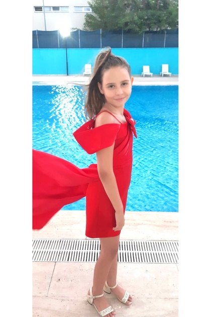 Girl's Red Color Satin Fabric Tight Tailed Evening Dress