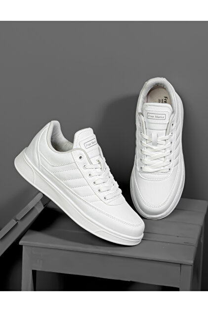 lace free sports shoes