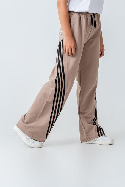 Girl's Casual Cut Combed Cotton Sweatpants with Pockets