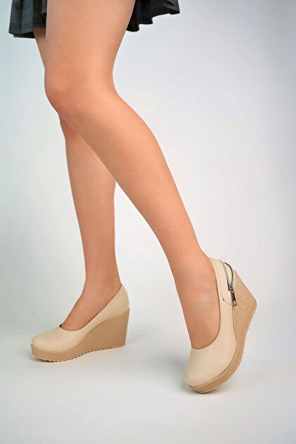 Women's Shoes with Wedge Heel and Zipper Detail