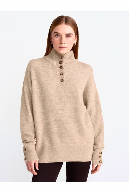 Women's Oversized Soft Knitwear Sweater with Buttoned Sleeves and Collar