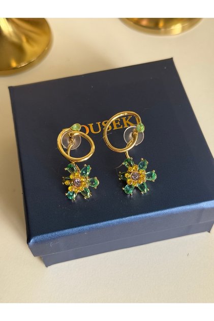Minimal Stone Flower Earrings