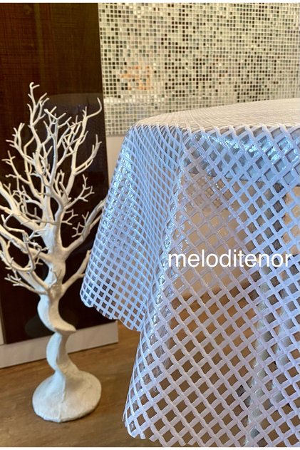 Transparent Coating White Mesh Chain Hole Non-Slip Luxury Pvc Round Oilcloth Tablecloth