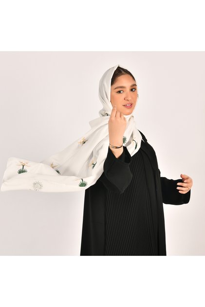 طرحة حرير بيضاء مع تطريز شعار السعودية السيفين و النخلة