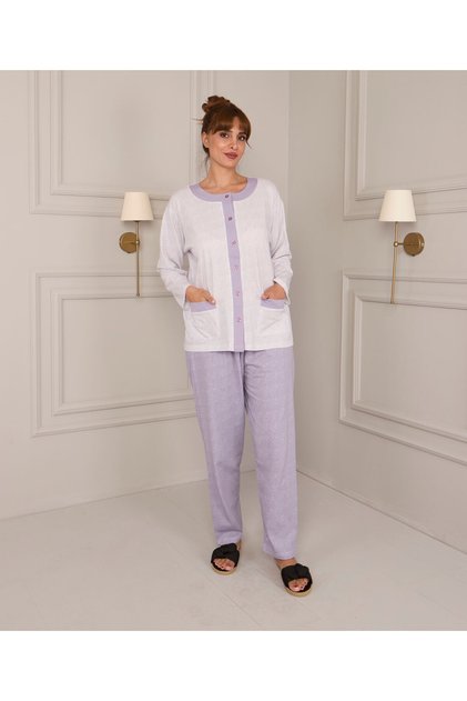 100% Cotton Oversized Cut Women's Pajama Set with Complete Buttons on the Front and Heart Pattern.