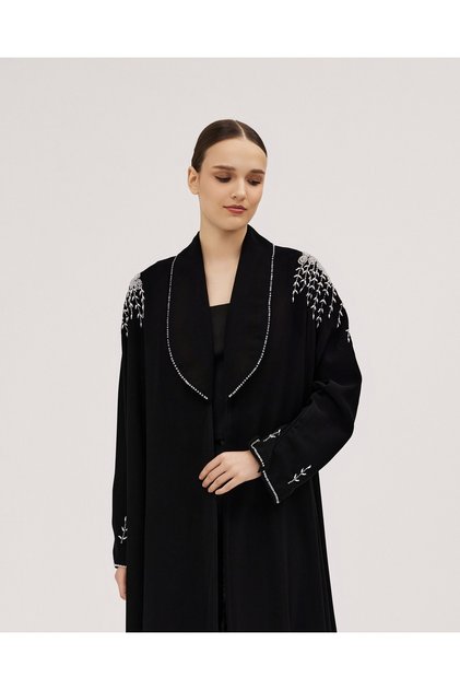 Royal half-cloche abaya with a wrap design, decorated with white embroidery on the collar and shoulder - black