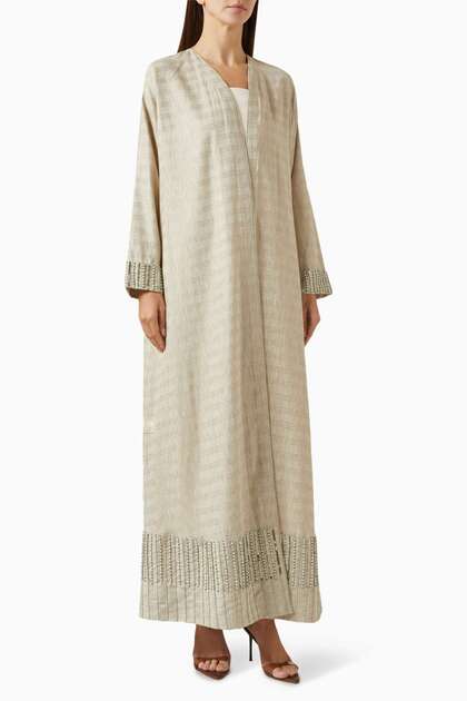 Be the Stylish Hostess with This Evening Dress Featuring Elegant Lines for a Classy Look