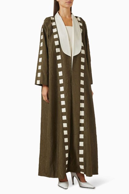Make Both Casual and Chic Outfits with This Plain Cut Abaya Featuring a Stylish Texture