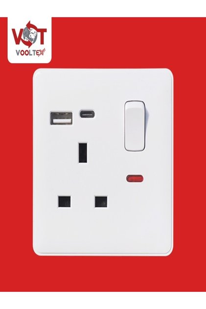 فيش 13 امبير مع USB + USB-C ابيض كلاسيك من فولتكس
