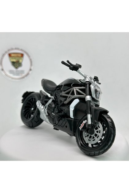 Ducati Xdiavel 1:18 Diecast Metal Model Motorcycle - Licensed Maisto