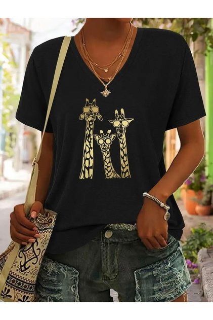 Giraffe Printed Women's Oversize V-Neck T-Shirt