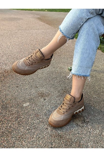 Women's Lace-Up Colorful Sole Sneaker Walking Shoes