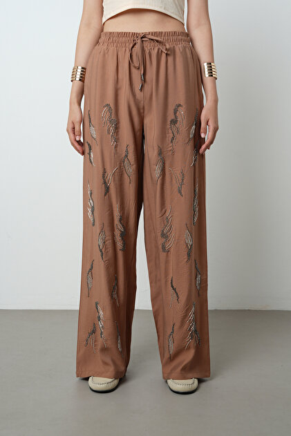 Women's Stone Embroidered Solid Color Elastic Waist Wide Leg Trousers