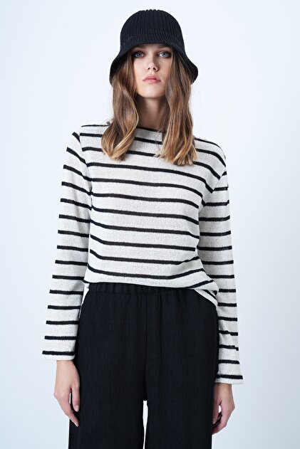 Trend Alaçatı Stili Kadın Ekru-Siyah Kayık Yaka Çizgili Oversize