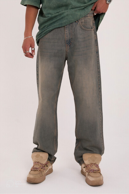 Baggy Fit Distressed Jeans