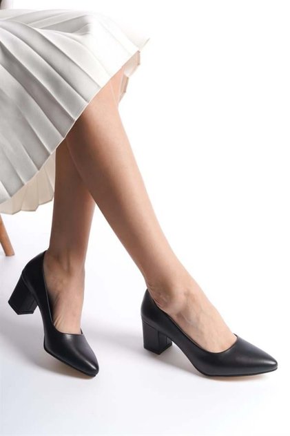 Women's Black Leather 6 cm Thick Heeled Lightweight Pointed Toe Classic Shoes