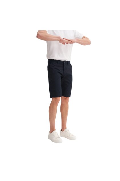 شورت برمودا ضيق بقصة ضيقة