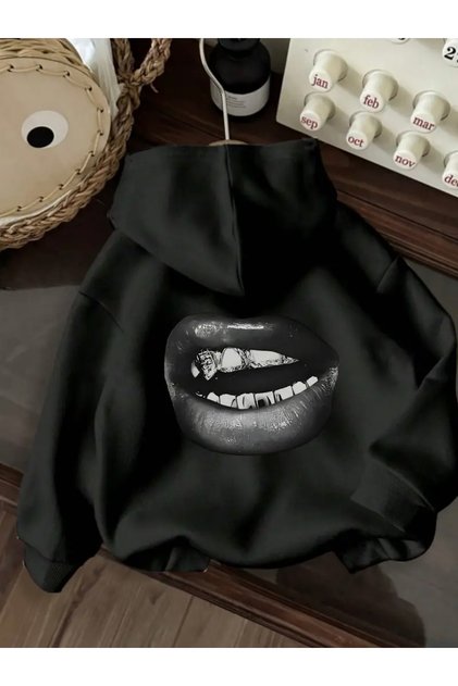 Oversize Unisex Hooded Sweatshirt with Lip Print