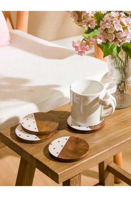 مجموعة من 4 قطع من قواعد الأكواب المزخرفة المتنوعة من LCW HOME