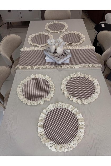 7 Piece Fisto Ruffled Set 6 Pieces American Tablecloth + 1 Piece Ruffled Runner