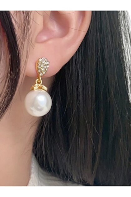 Cercei cu perla faux si strasuri, lungime 3 cm, alb si auriu