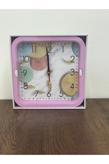 ساعة حائط بشكل مربع Wall Clock