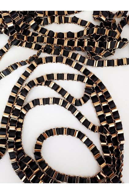 شريط معدني ذهبي من Grosgrain باللون الأسود