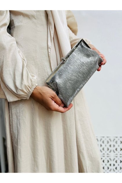 Stone Detailed Wavy Women's Portfolio Cutch Evening Dress Bag