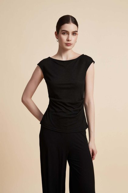 Sleeveless Round-Neck Top