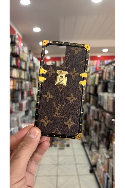 【極美品】LOUIS VUITTON ケース アップル darkpower Apple İPhone 15 Louis Vuitton Gold Kasalı Deri Kılıf