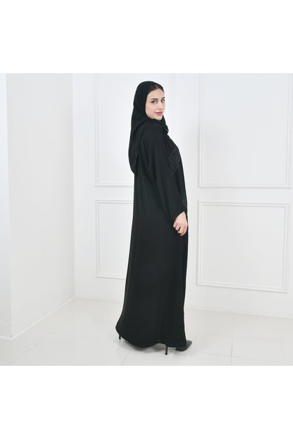 عباية سوداء لف مزينة بشك وتطريز على جانبي العباية