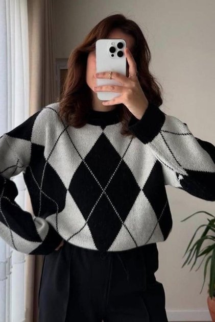 White Diamond Pattern Women's Knitwear Sweater Sh317