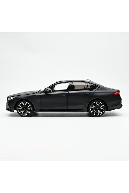 Minichamps 1:18 BMW 5-SERIES i5 (G60) 2023 Matt Grey (110023401