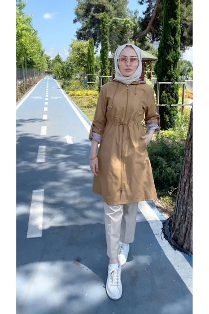 Zippered Jacket with Foldable Sleeves and Stripes Inside