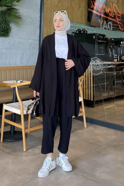 طقم كيمونا مكون من قطعتين باللون الأسود