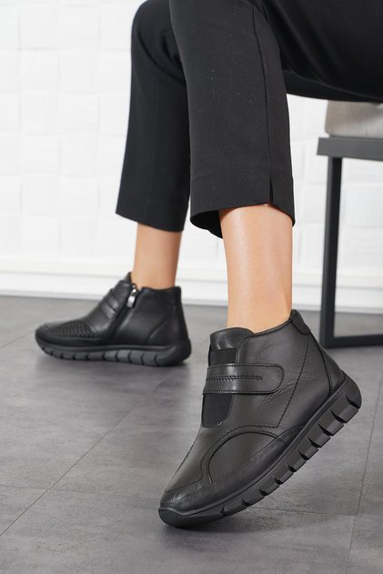 Maylo bone protruding genuine leather boots black skin