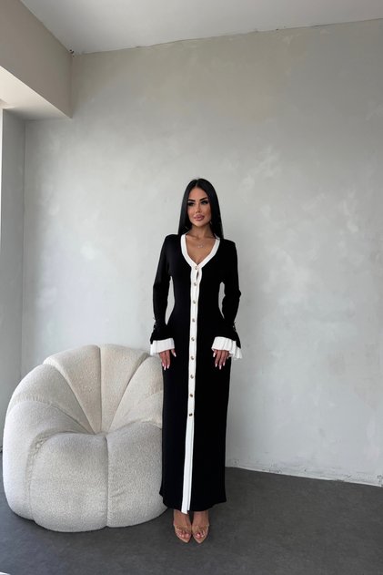 V Yaka Düğmeli Triko Elbise