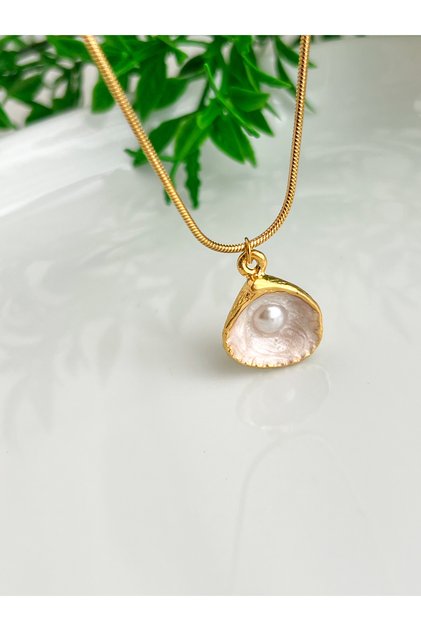 Colorful Oyster Pendant Designed with Stainless Steel Gold Snake Chain