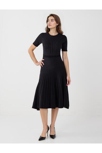 Jimmy Key Siyah Dar Kesim Bisiklet Yaka Triko Midi Elbise - Fiyatı