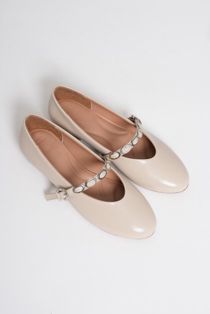 Women's Comfortable Orthopedic Sole Ballerinas for Daily Use with Chain Accessory Detail