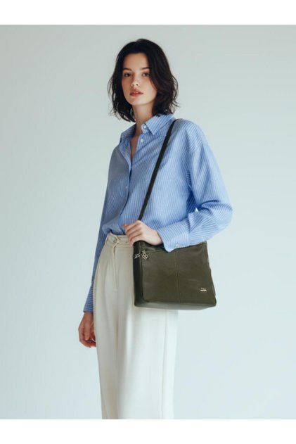 New Style Model Multi-Compartment Lined Adjustable Strap Crossbody Hand and Shoulder Bag