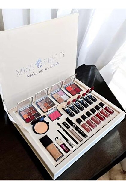 Royal Makeup Set from Elegance Starts Here