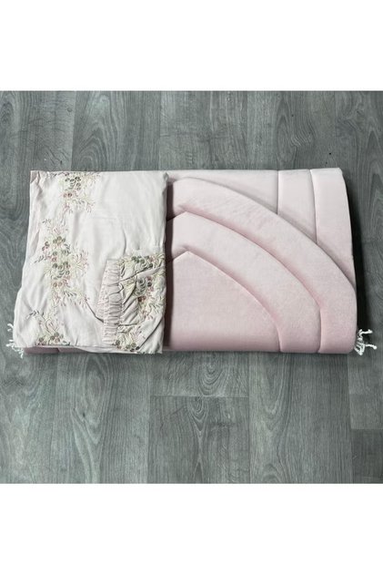 Prayer mat set in the shape of a mihrab, filled with sponge padding, with a prayer robe featuring a multi-colored side tie.