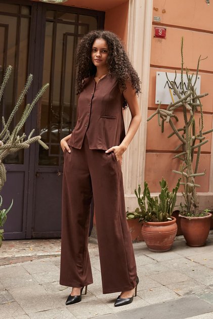 Women's Suede Textured Fabric Wide Crew Neck Flato Vest with Pockets-Brown