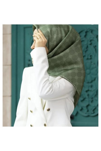 وشاح من الحرير التويل