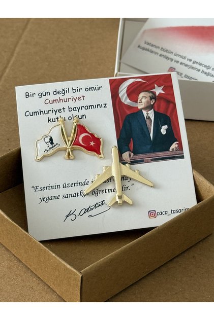 Türk Bayraklı Atatürk Rozeti ve Uçak Rozeti 2’li Set Gold 29 Ekim Cumhuriyet Bayramı Kutulu